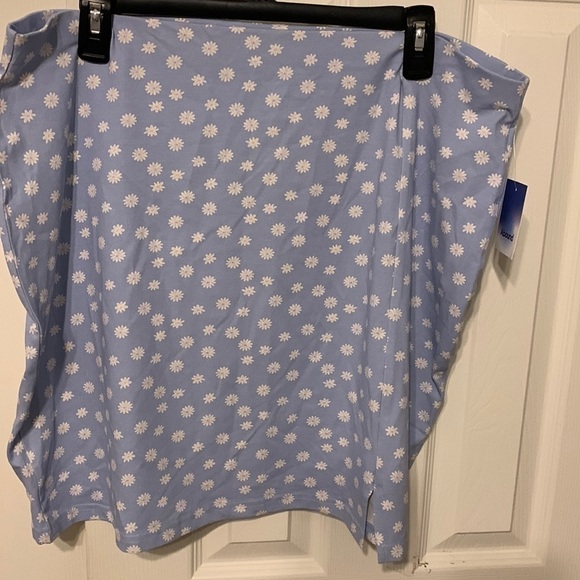Abound Plus Blue Daisy Mini Skirt - Picture 2 of 5